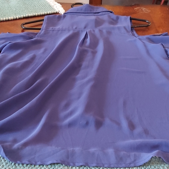 Cold shoulder blouse small - Picture 6 of 7